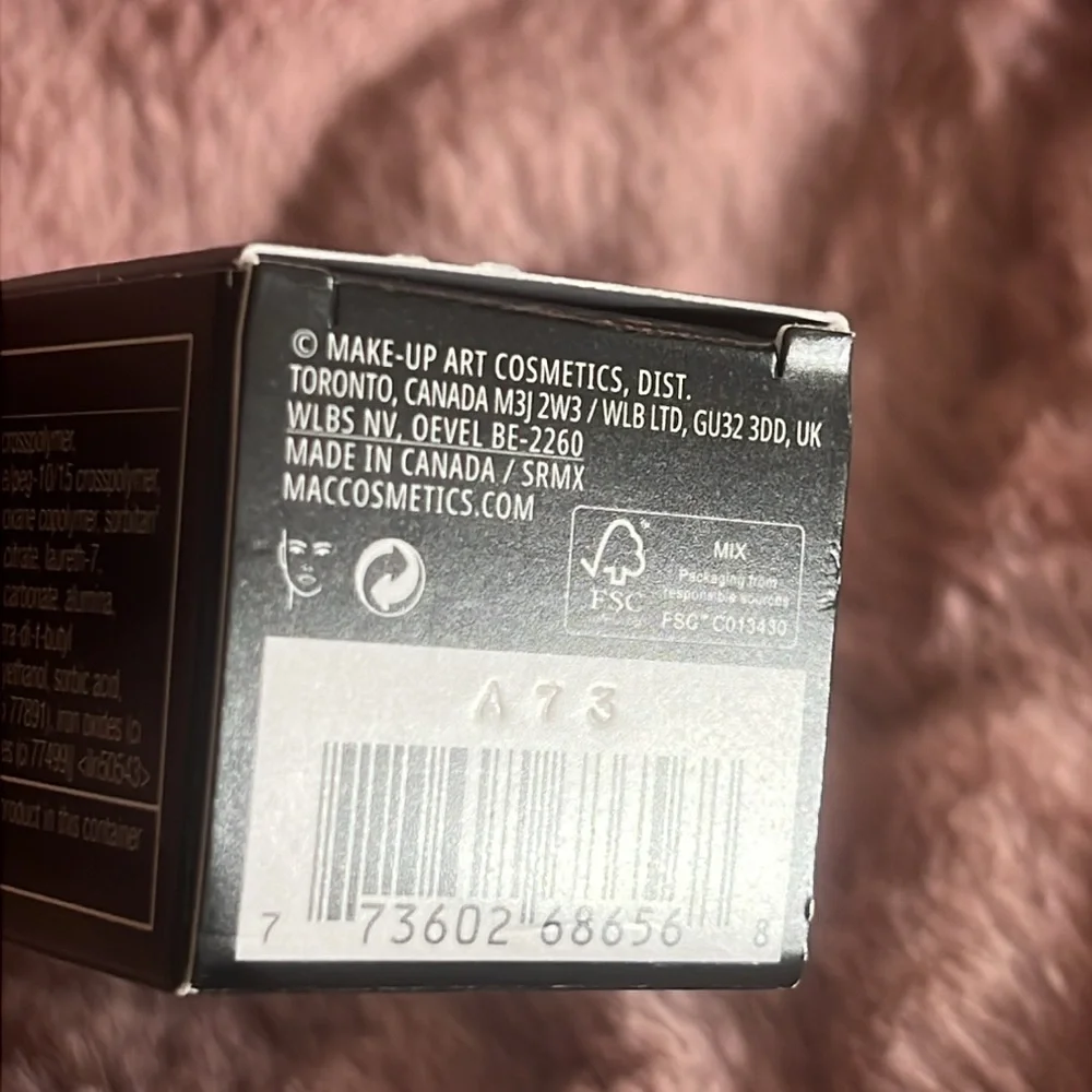 MAC STUDIO FIX FLUID SPF 15 24HR MATTE FOUNDATION + OIL CONTROL NIB